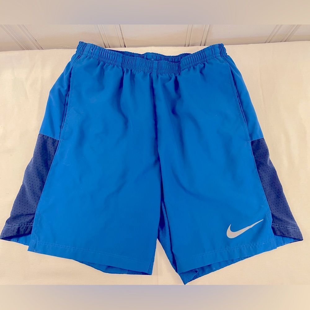 Nike Boys Dri-fit Shorts Size S - Picture 2 of 3